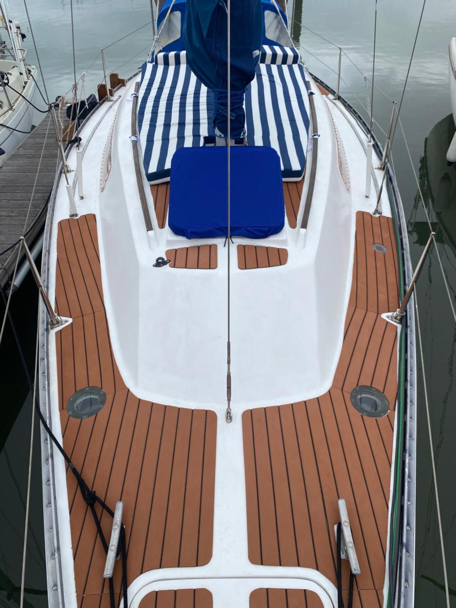 Sailboat Anand Botel