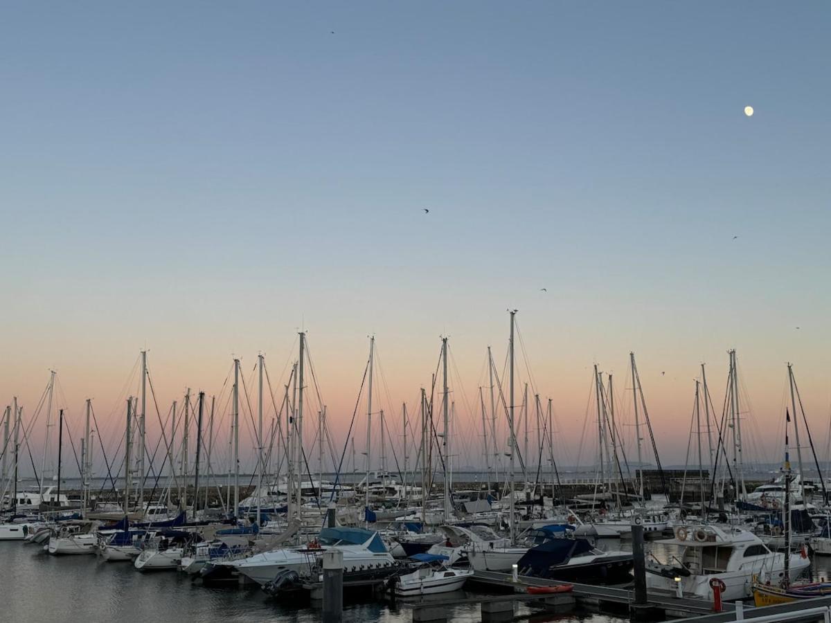 Sailboat Anand Botel Lissabon