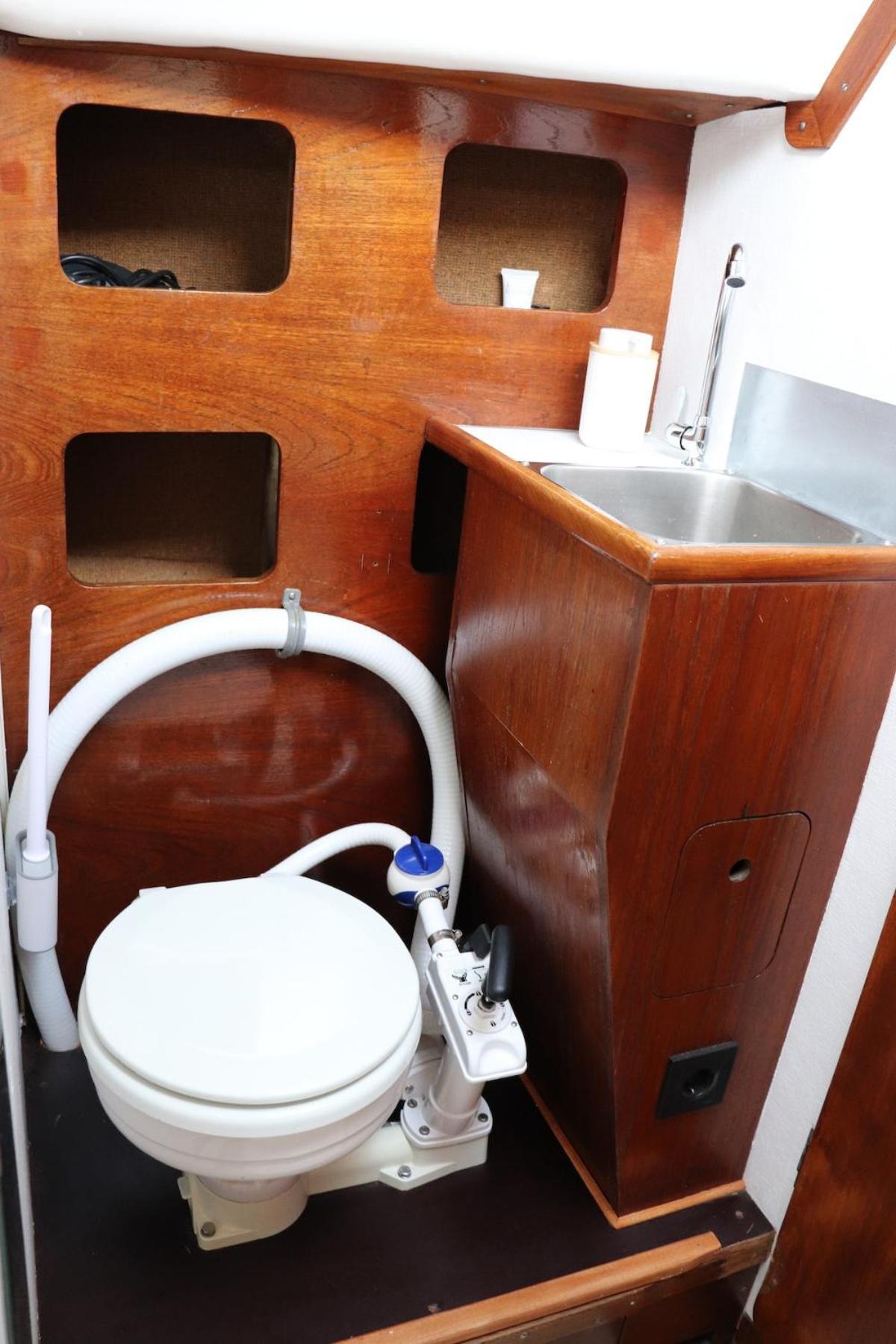 Botel Sailboat Anand *