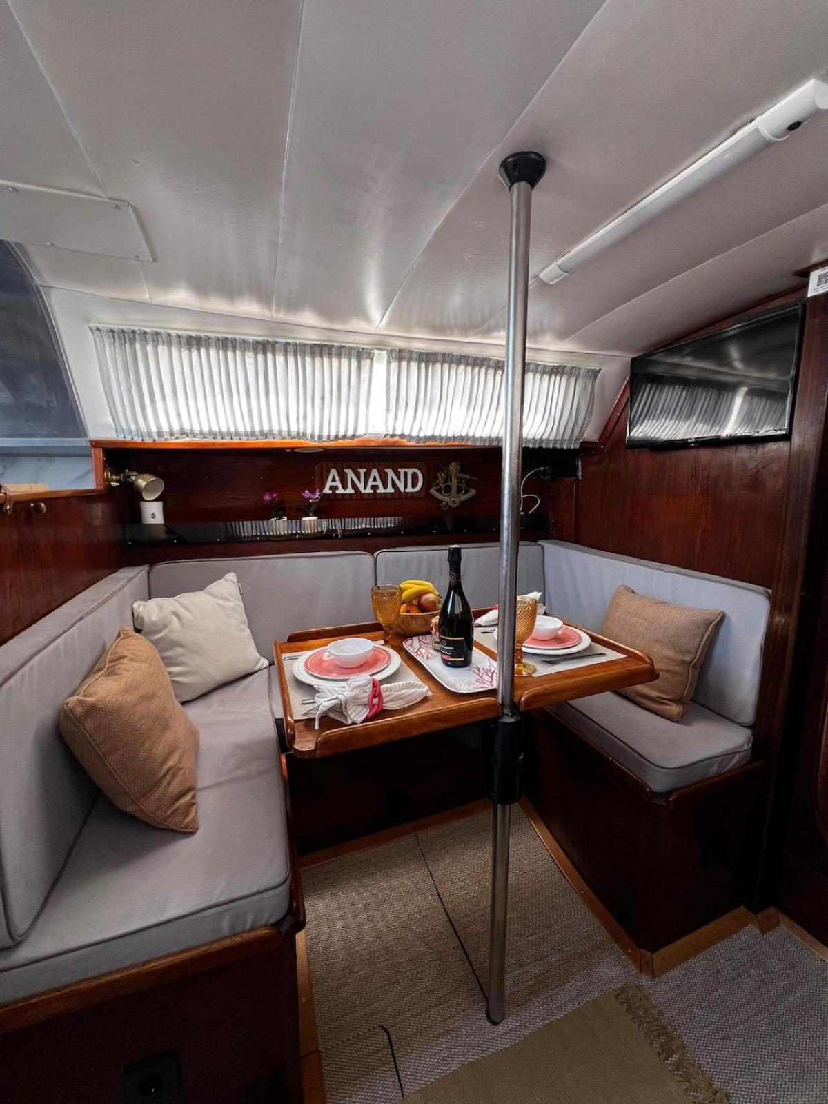 Botel Sailboat Anand *
